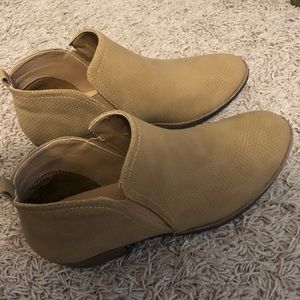 Rampage tan booties- size 8